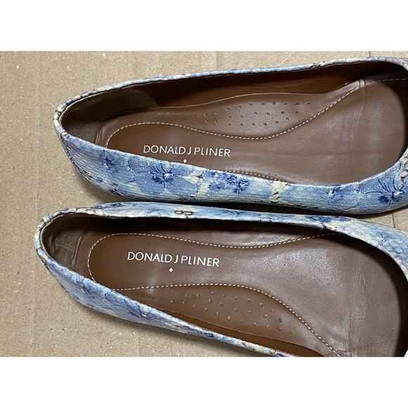 Donald J pliner Adore Gray Python Studded Flats size 8 M Great condition!! - Picture 8 of 10